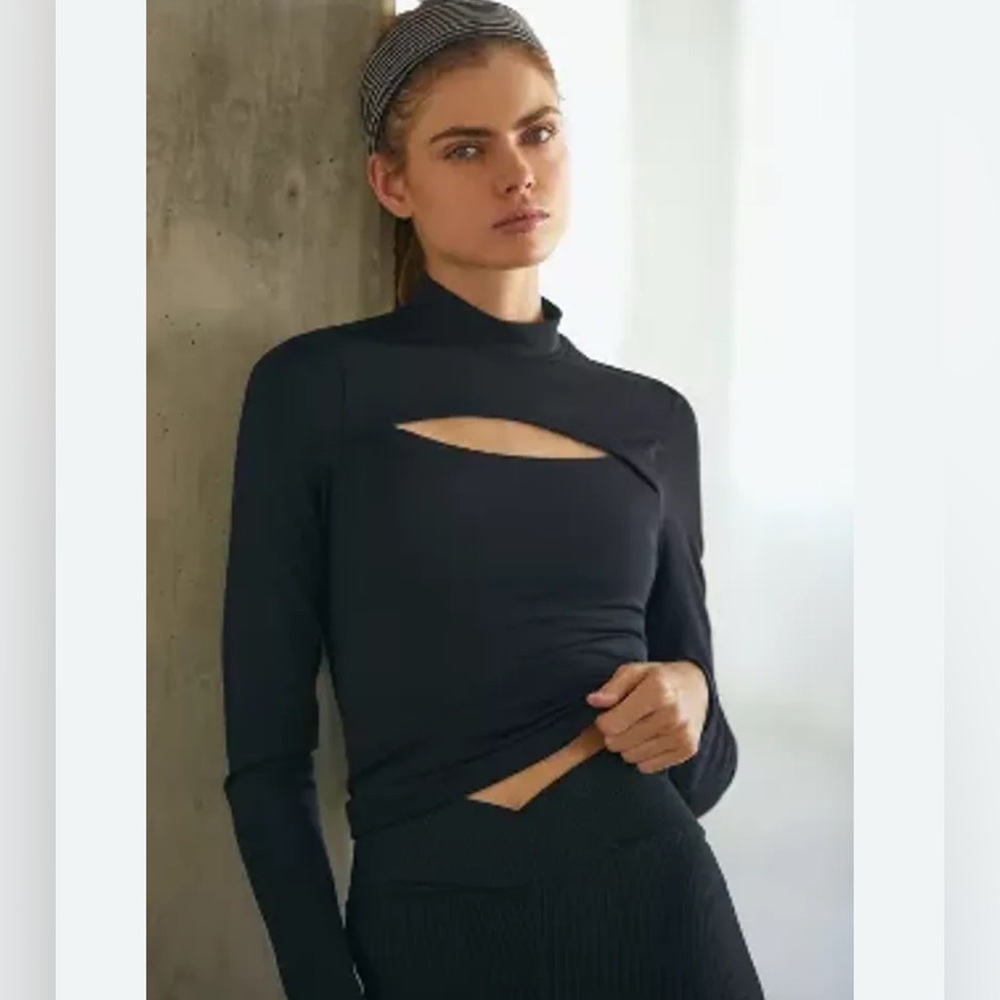 Sweaty Betty Emily Cutaway Ribbed Black Long Sleeve Top Small